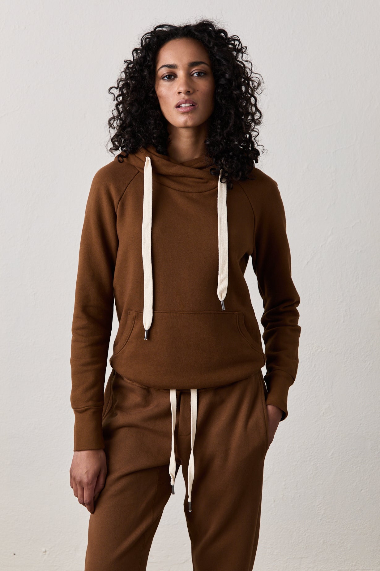 LISSE FITTED PULLOVER HOODY / ESPRESSO